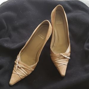 Stuart Weitzman sued pumps